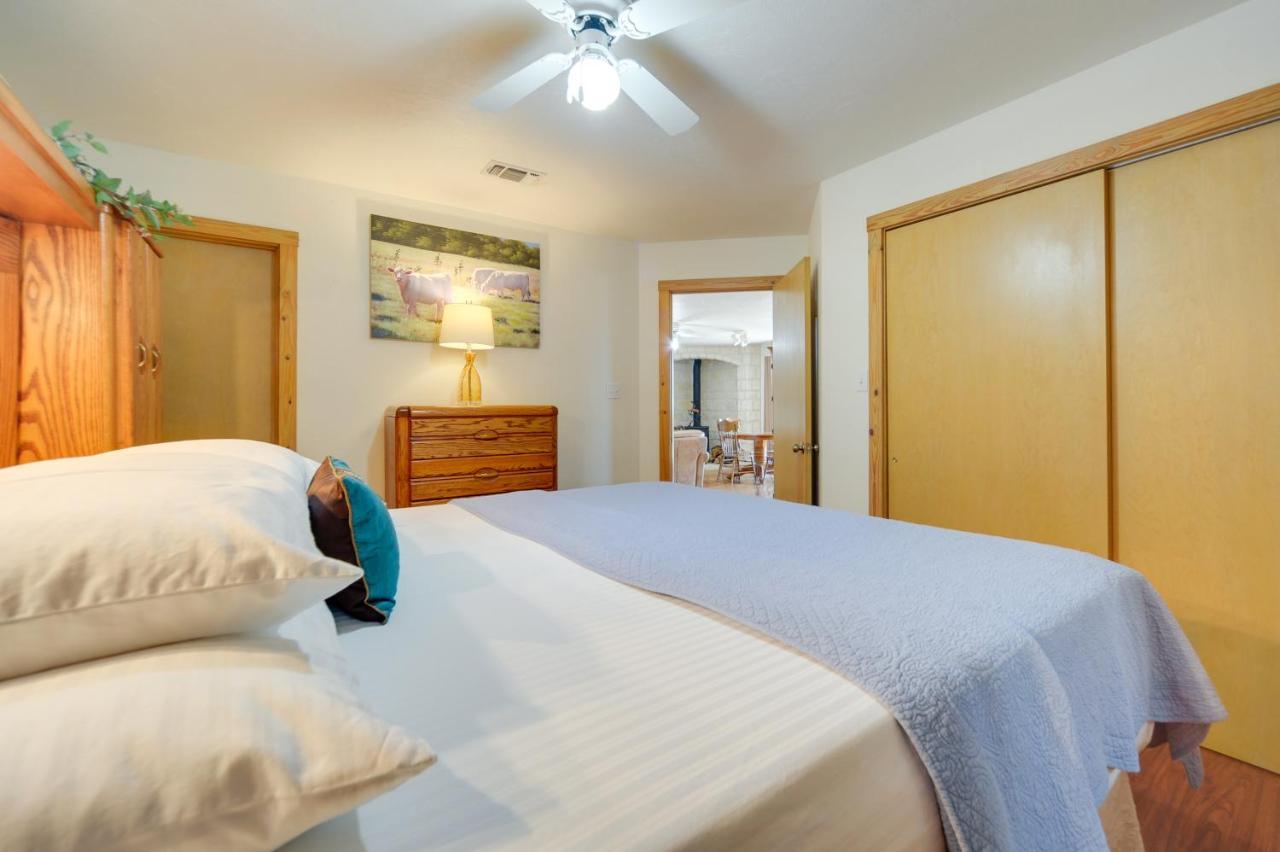 Retreat With Private Hot Tub And Patio! Holiday home *
