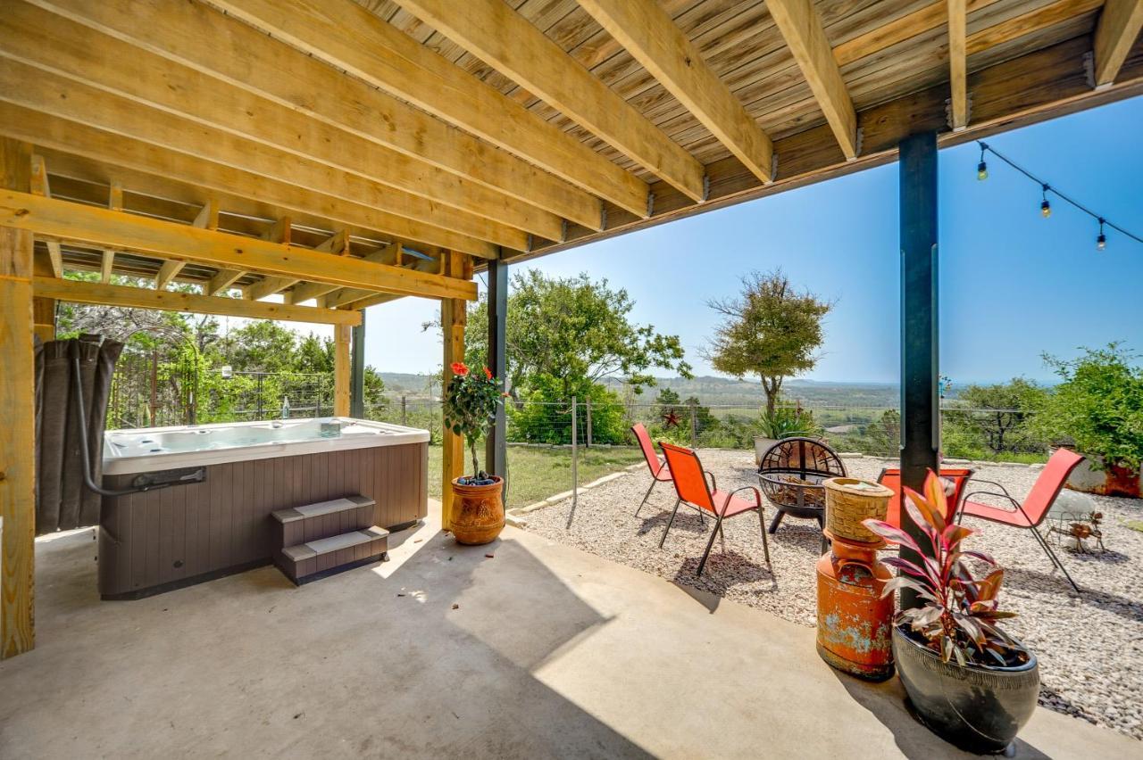 Retreat With Private Hot Tub And Patio! * Fredericksburg