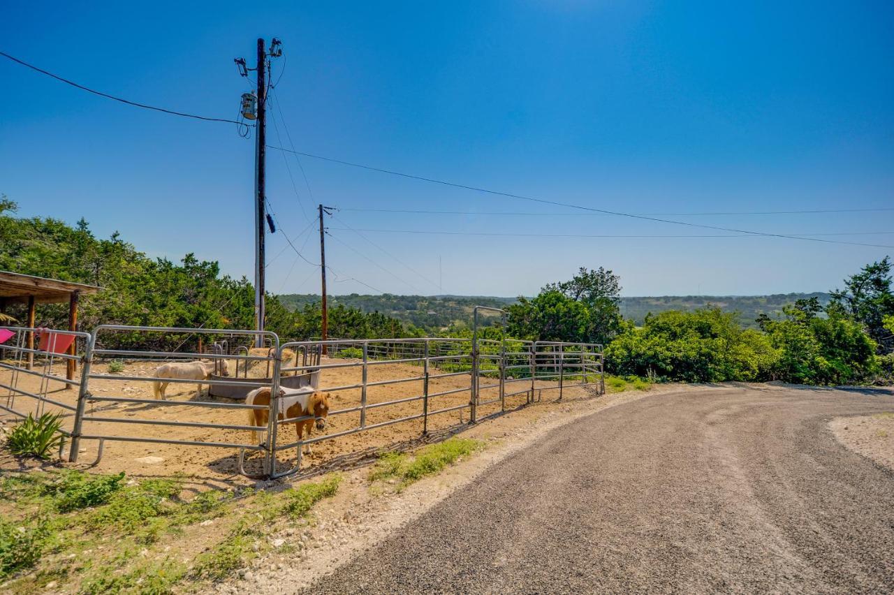 Holiday home Retreat With Private Hot Tub And Patio! Fredericksburg