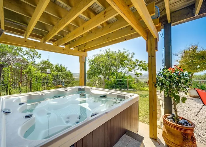 Fredericksburg Retreat With Private Hot Tub And Patio!