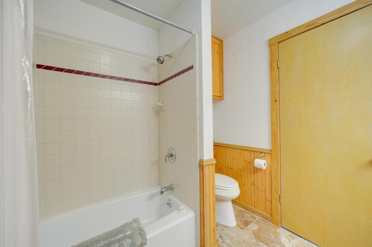 Retreat With Private Hot Tub And Patio!