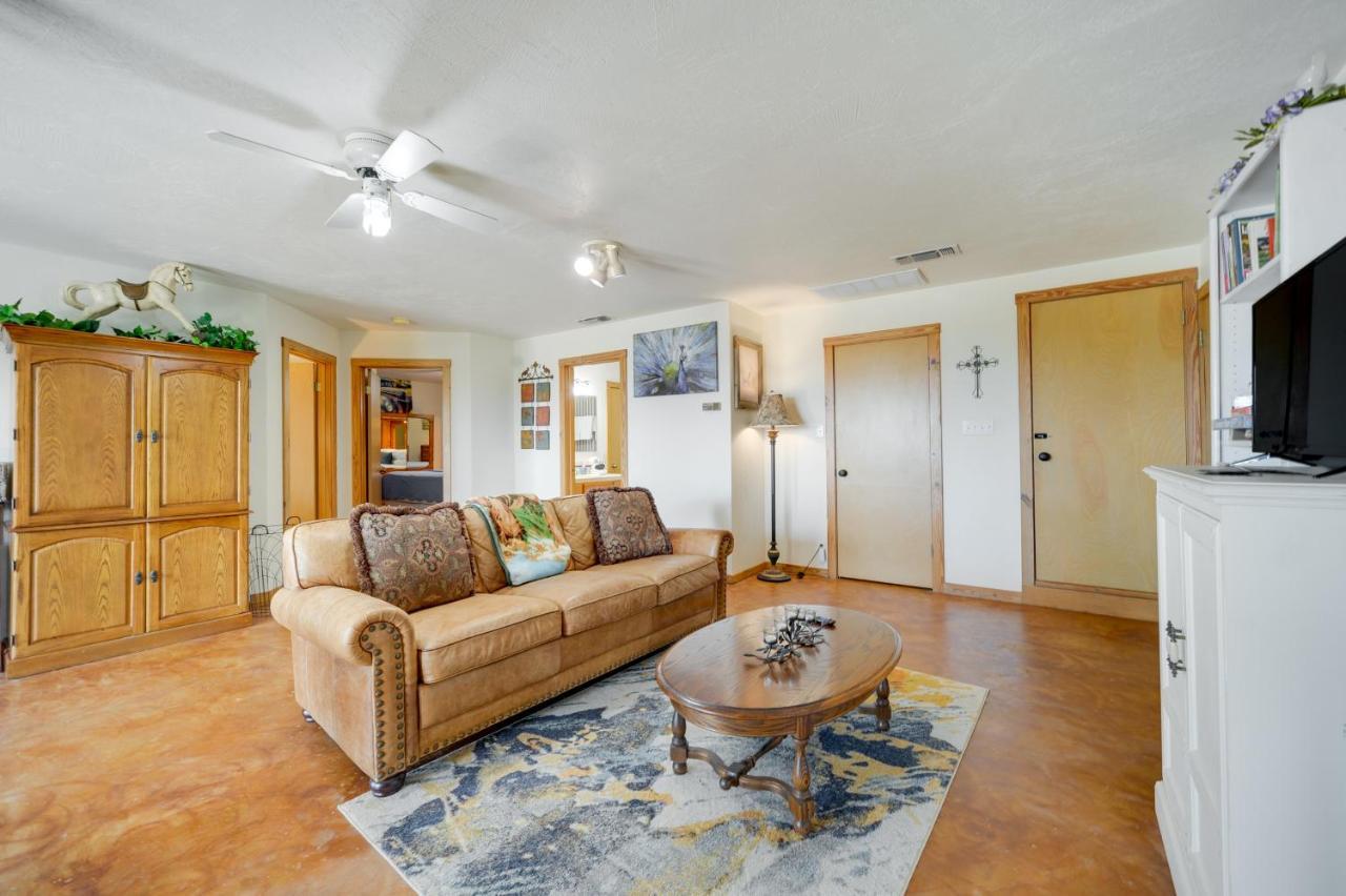 Retreat With Private Hot Tub And Patio!