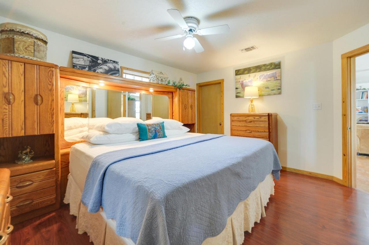 Retreat With Private Hot Tub And Patio! Holiday home *