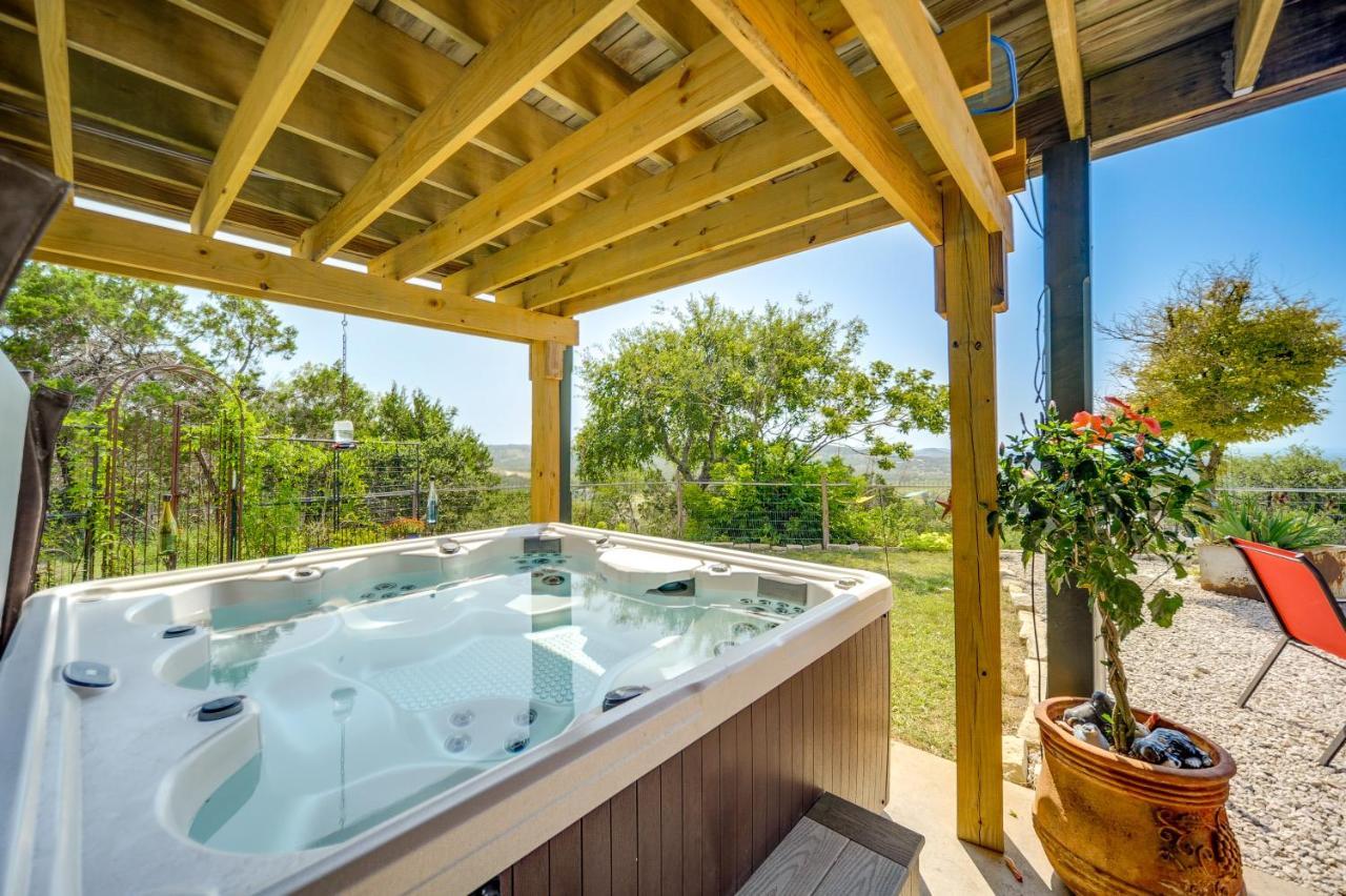Holiday home Retreat With Private Hot Tub And Patio!